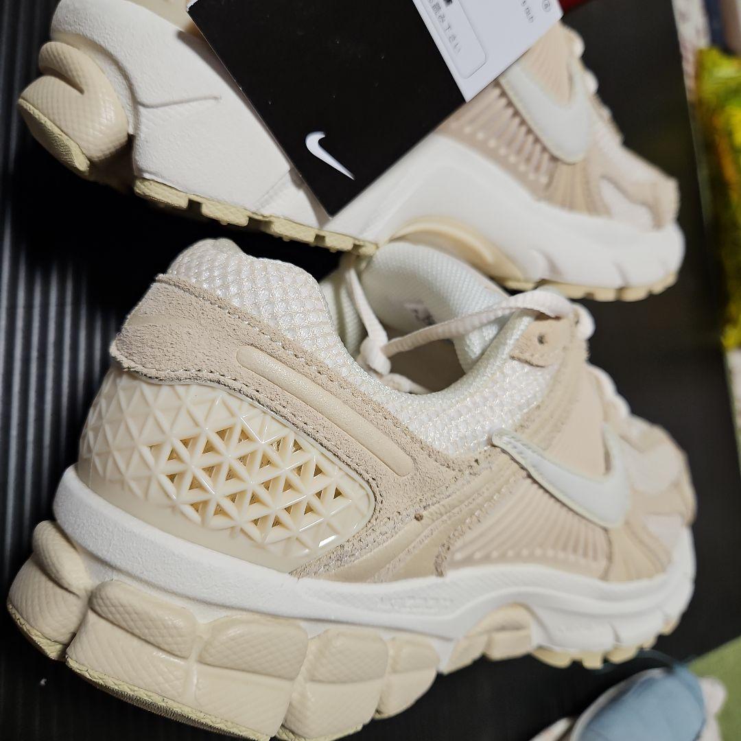 T。未使用❕W ナイキ　ZOOM VOMERO 5 23. 5cm.