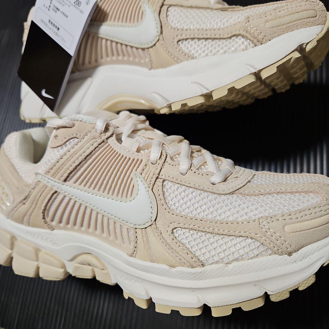 T。未使用❕W ナイキ　ZOOM VOMERO 5 23. 5cm.