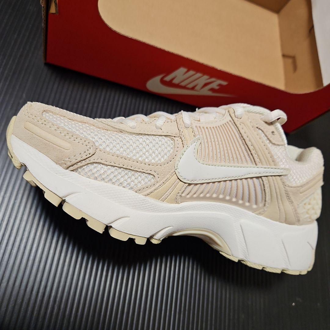 T。未使用❕W ナイキ　ZOOM VOMERO 5 23. 5cm.