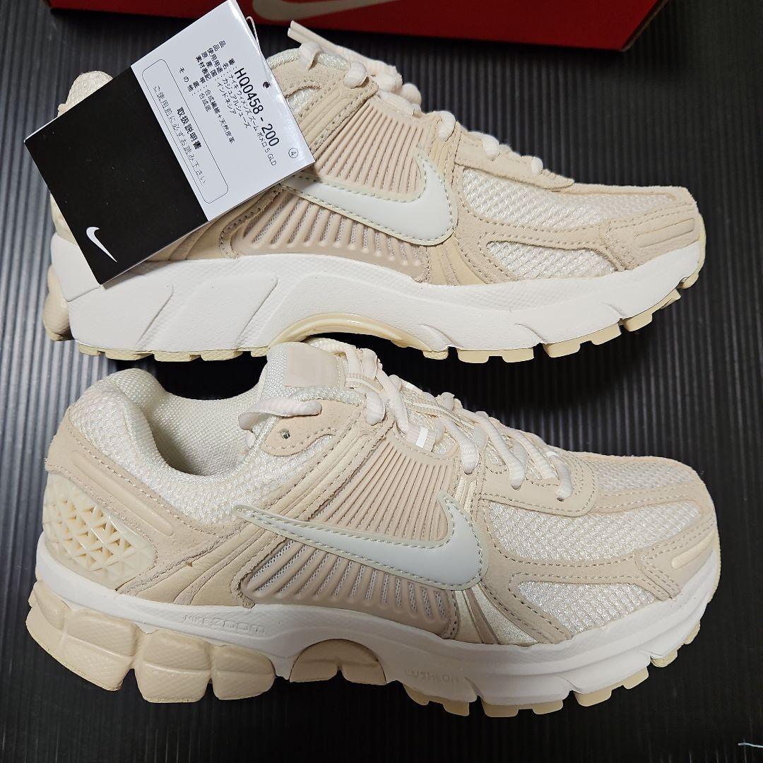 T。未使用❕W ナイキ　ZOOM VOMERO 5 23. 5cm.