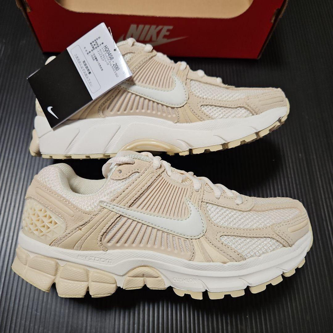 T。未使用❕W ナイキ　ZOOM VOMERO 5 23. 5cm.