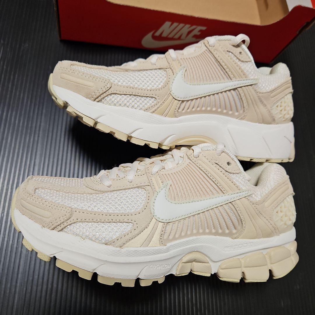 T。未使用❕W ナイキ　ZOOM VOMERO 5 23. 5cm.