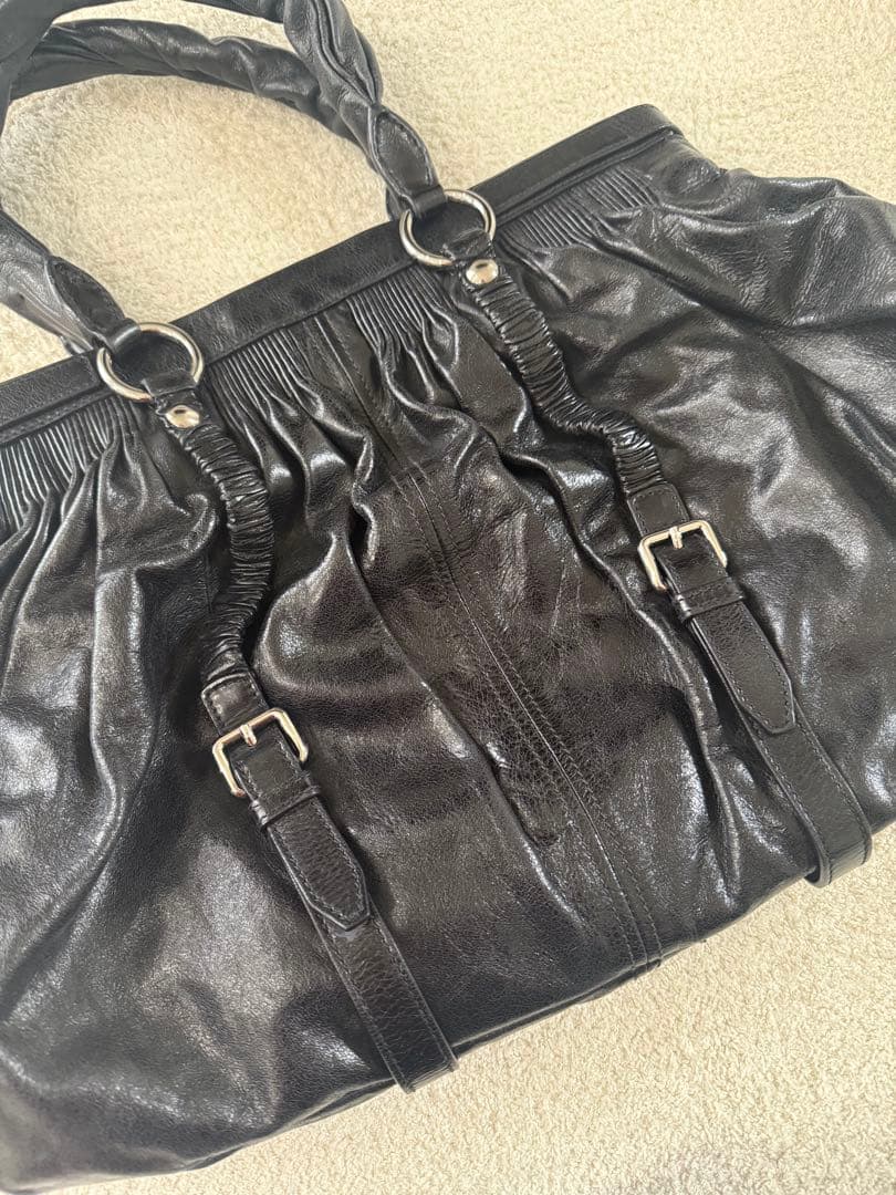 miu miu 黒 レザー 本革 ハンドバッグ 肩掛けバッグ