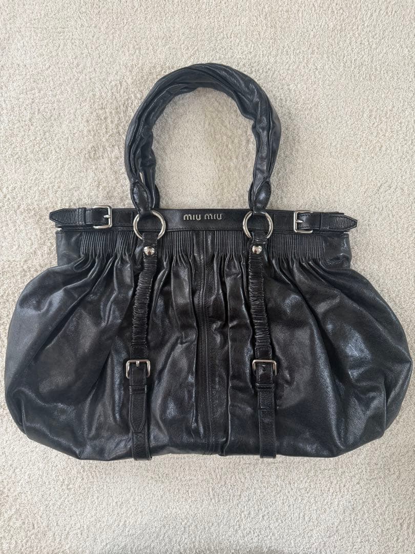 miu miu 黒 レザー 本革 ハンドバッグ 肩掛けバッグ
