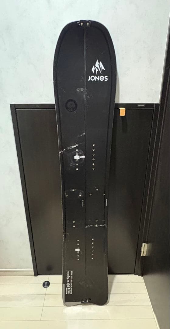 ストーンヘッズ。左右共に折れたスプリットボード