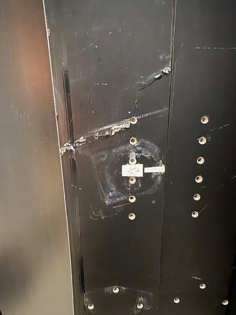 ストーンヘッズ。左右共に折れたスプリットボード