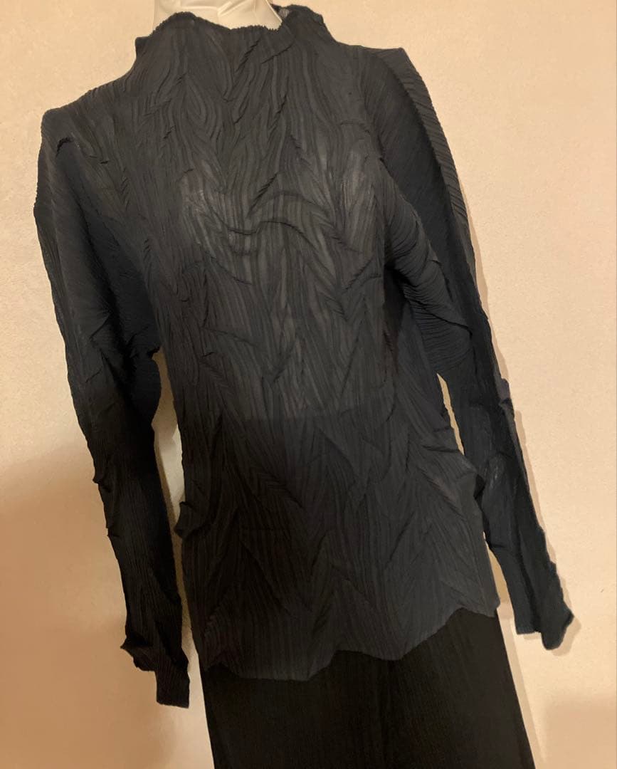 イッセイミヤケ　プリーツプリーズ　深緑　カットソー