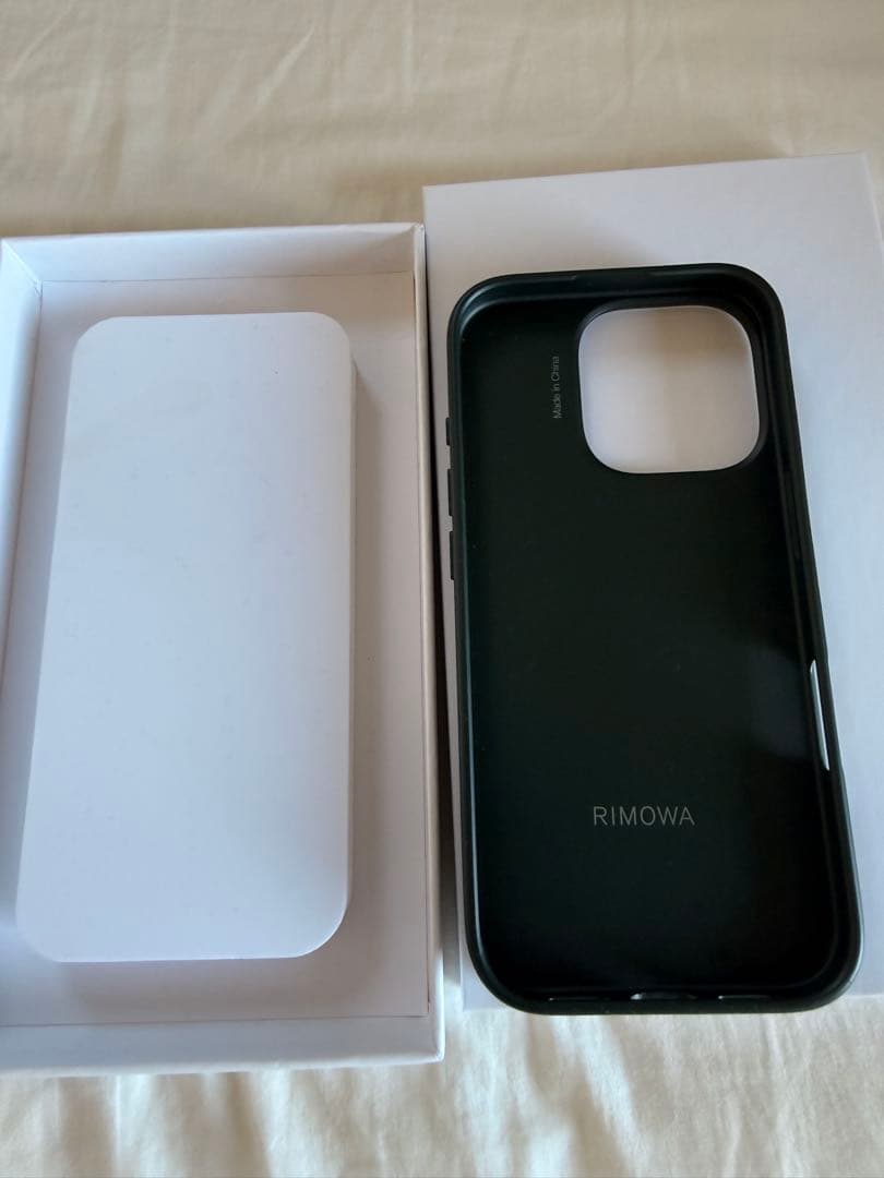 RIMOWA グリーン　iPhone16 pro用 スマホケース