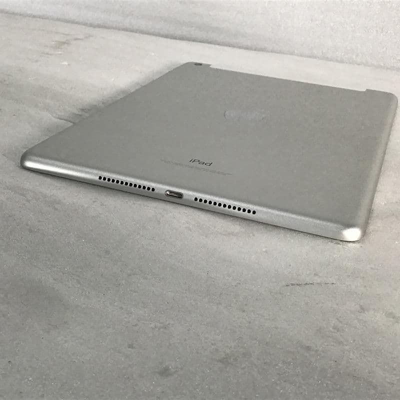 Apple iPad (第6世代) 32GB