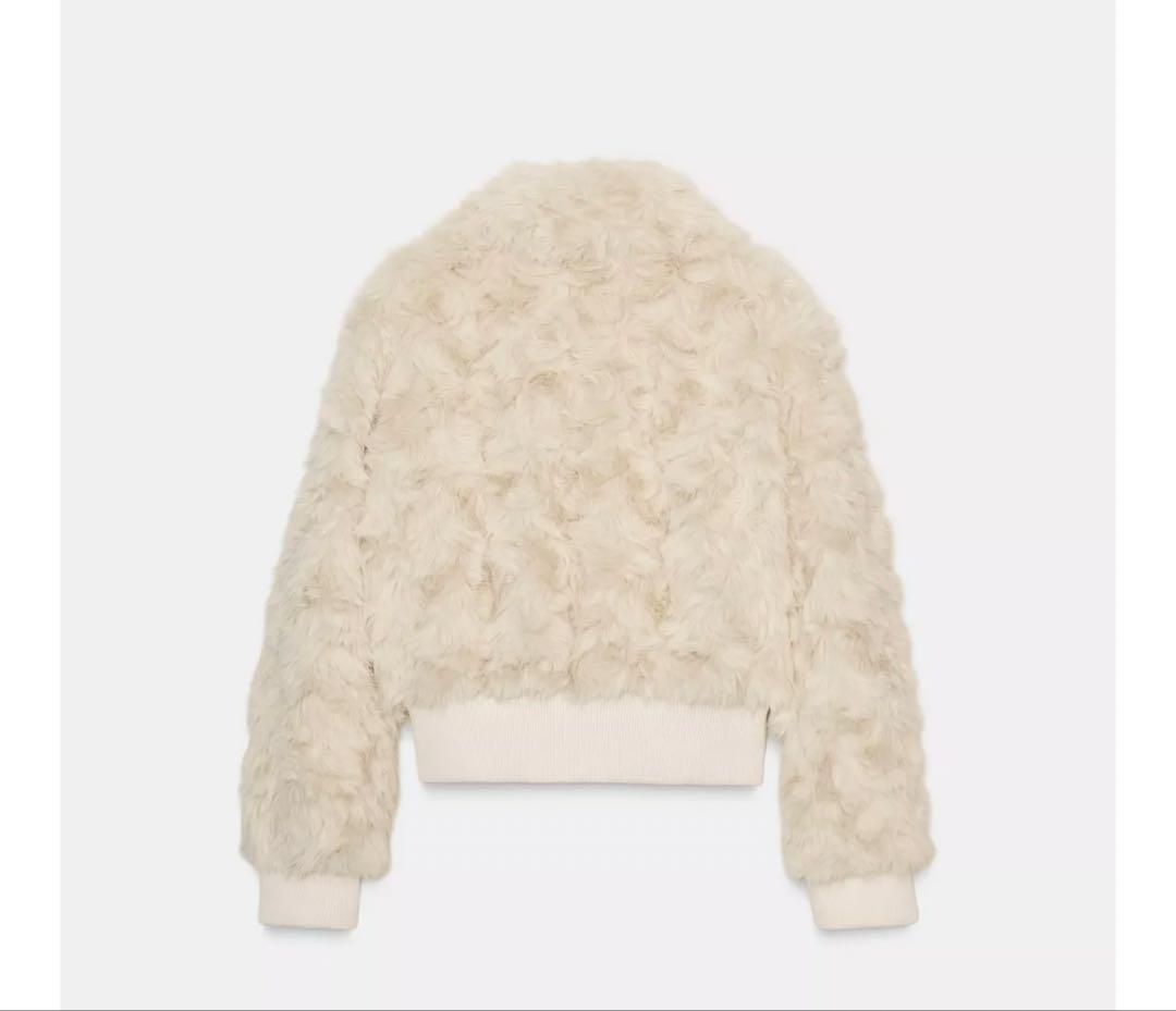 タグ付き新品★ZARAのフェイクファーボンバージャケット★エクリュ色★Mサイズ