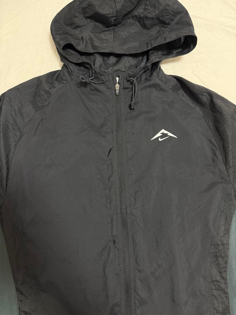 ナイキトレイル　アイリーズ　ナイロンジャケット ランニング　パッカブル
