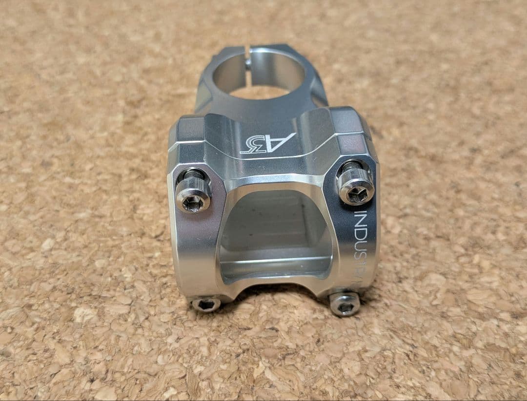 INDUSTRY NINE A35 ステム 50mm シルバー