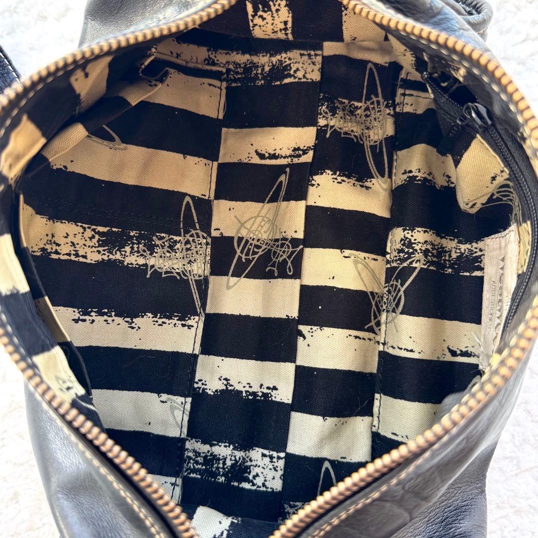 希少品 ヴィヴィアンウエストウッド ショルダーバッグ アコード筒型 オーブ型押し