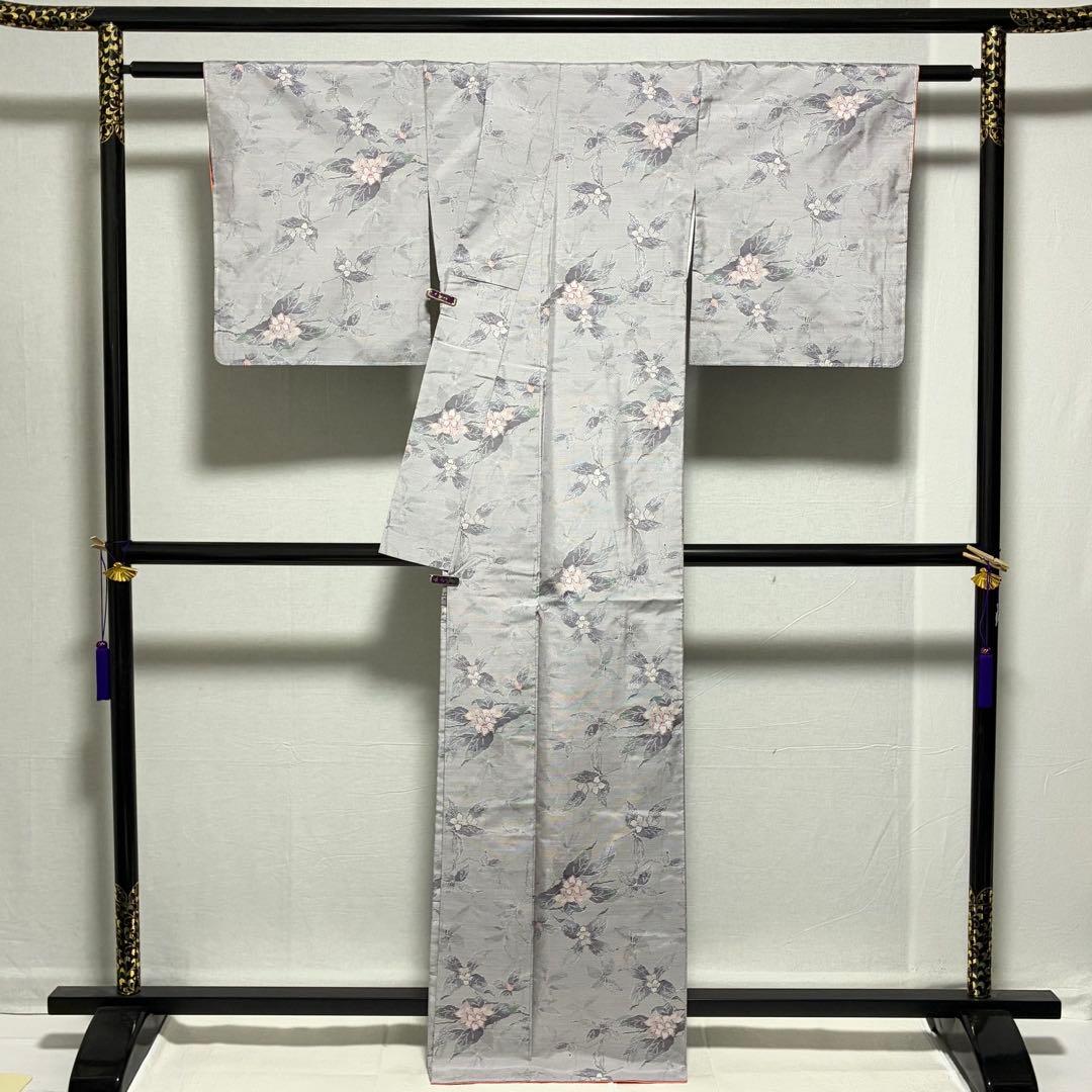 D196 本場白大島紬　藤絹織物　花模様　正絹着物　袷　しつけ糸付き未使用極美品