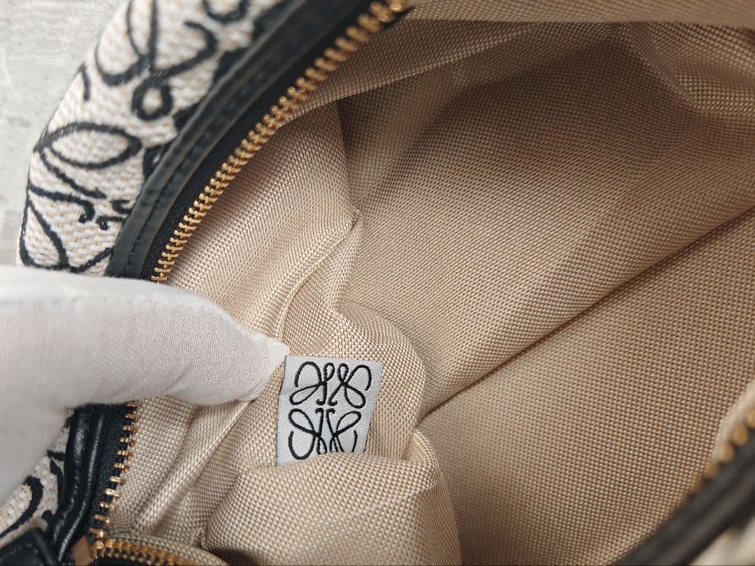 LOEWE ロゴプリント ショルダーバッグ