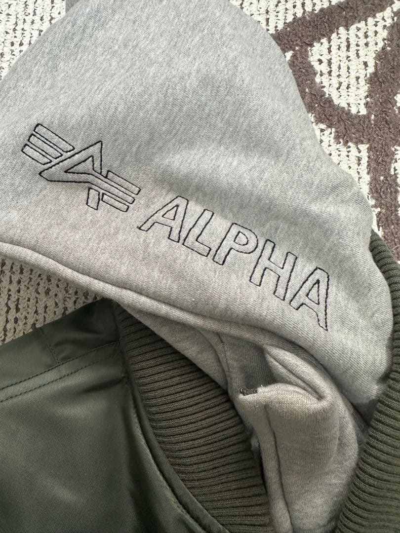 ALPHA 20012 MA1 TIGHT DTEC 脱着式レイヤードフード付き