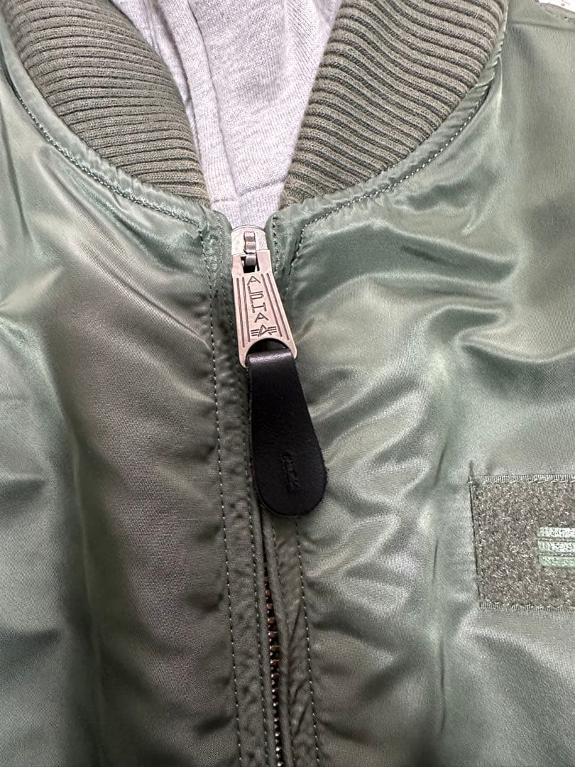 ALPHA 20012 MA1 TIGHT DTEC 脱着式レイヤードフード付き