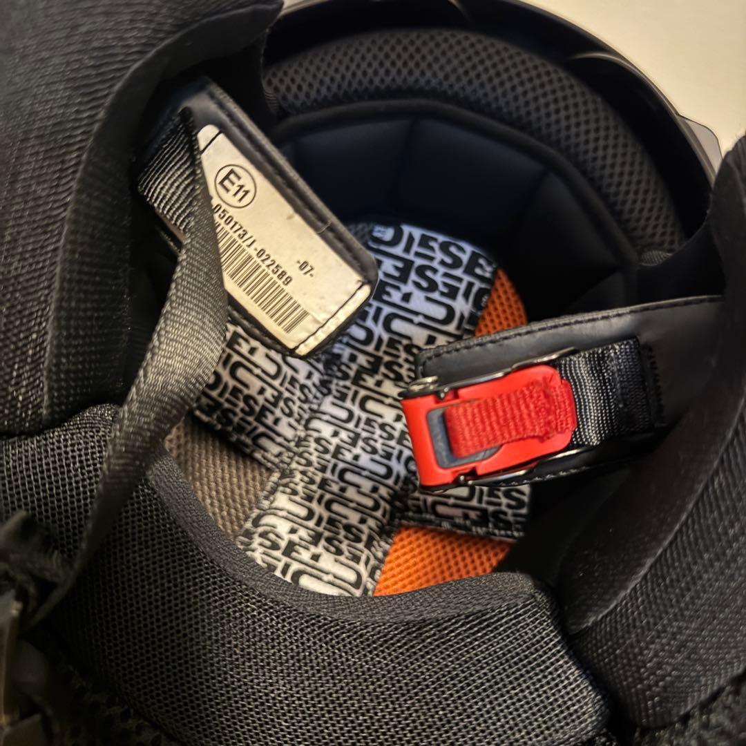 DIESEL オリーブグリーン ヘルメットと収納袋付き