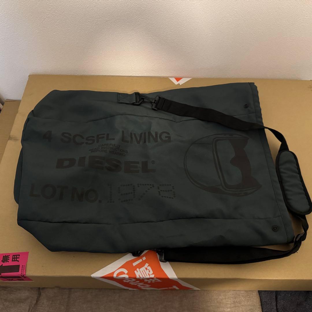 DIESEL オリーブグリーン ヘルメットと収納袋付き