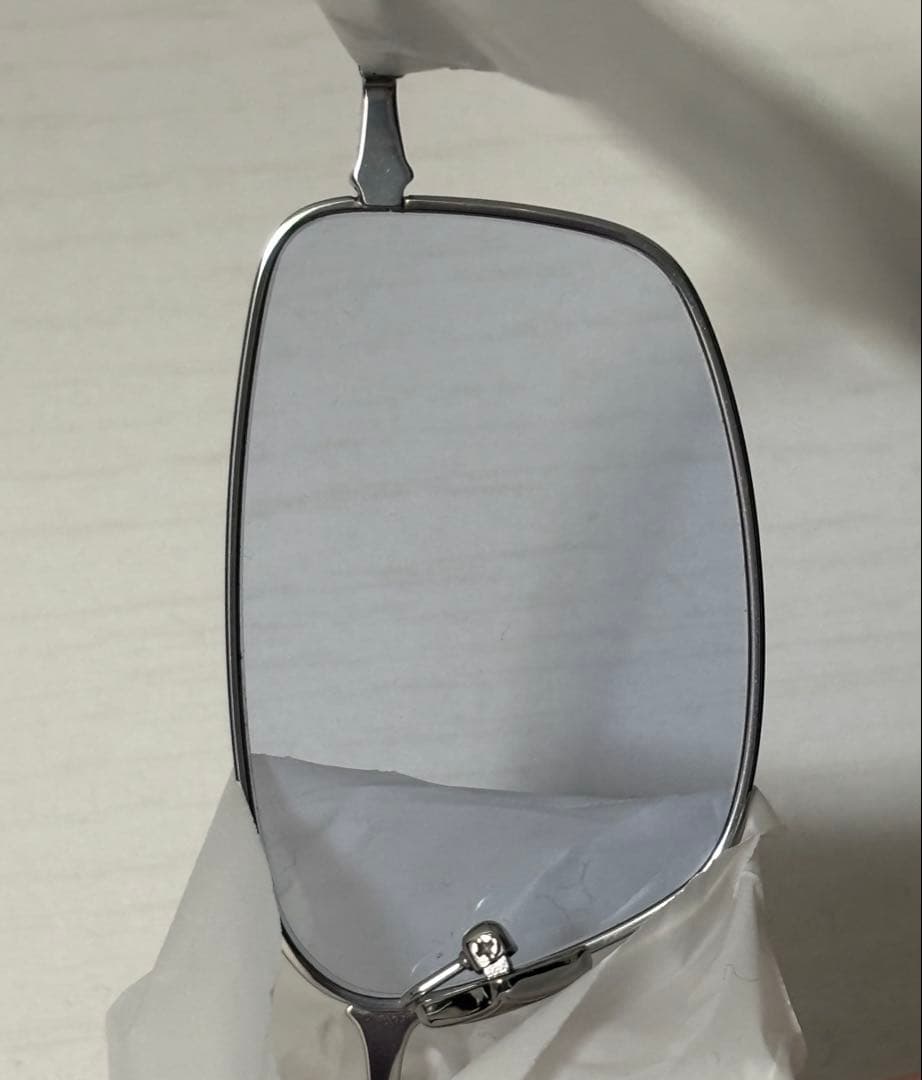 付属品有 gentle monster Atomic02 BLUE