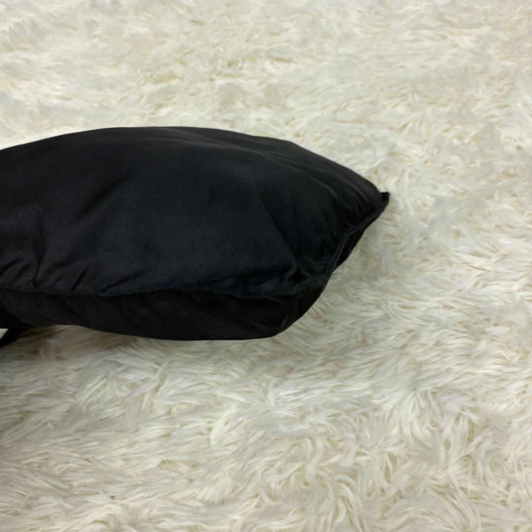 PRADA プラダ ナイロン ロゴプレート ショルダーバッグ 黒