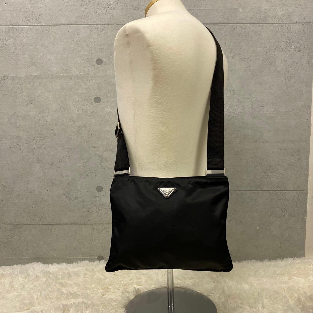 PRADA プラダ ナイロン ロゴプレート ショルダーバッグ 黒