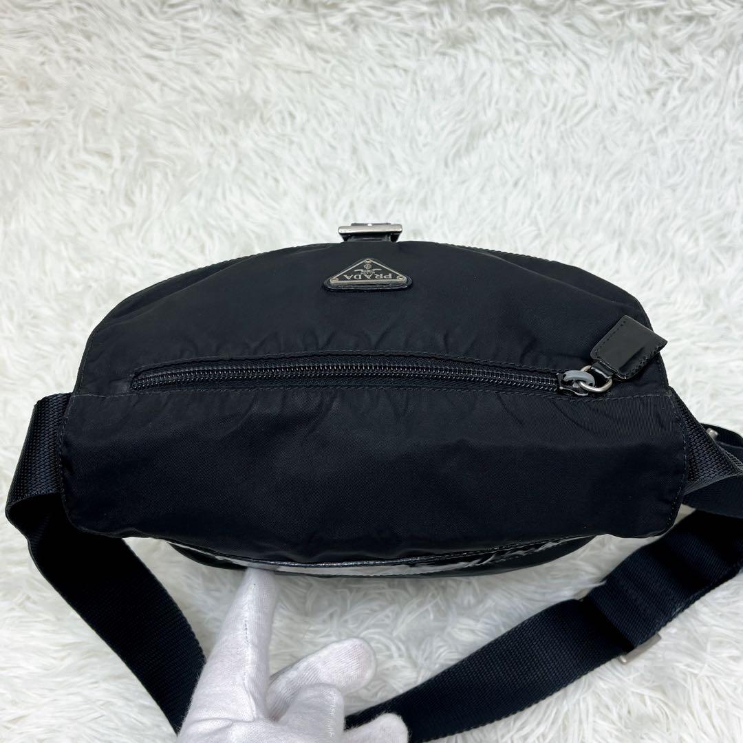 プラダ ショルダーバッグ 三角ロゴプレート ナイロン レザー ブラック