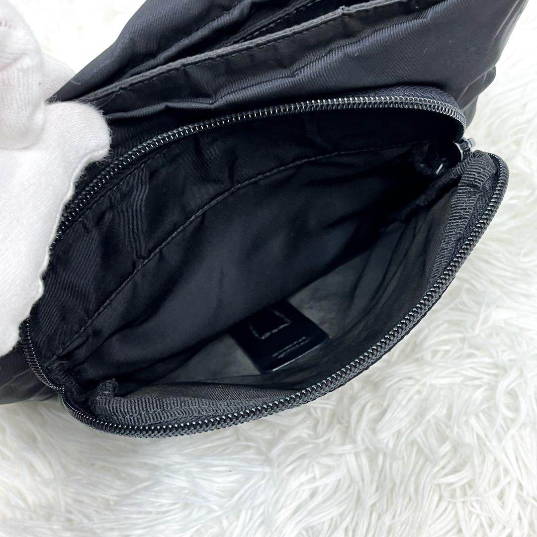 プラダ ショルダーバッグ 三角ロゴプレート ナイロン レザー ブラック