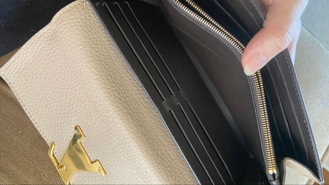 LOUIS VUITTON ベージュ　長財布　ポルトフォイユ・カプシーヌ