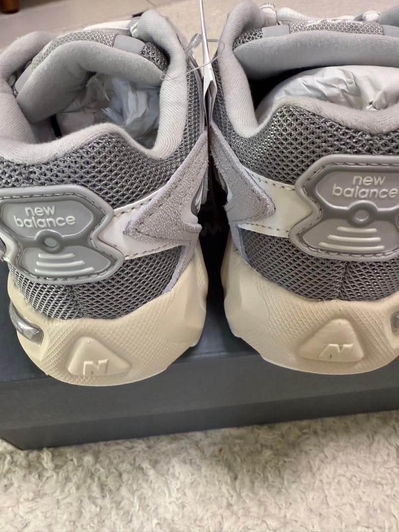 ML725AA ニューバランス