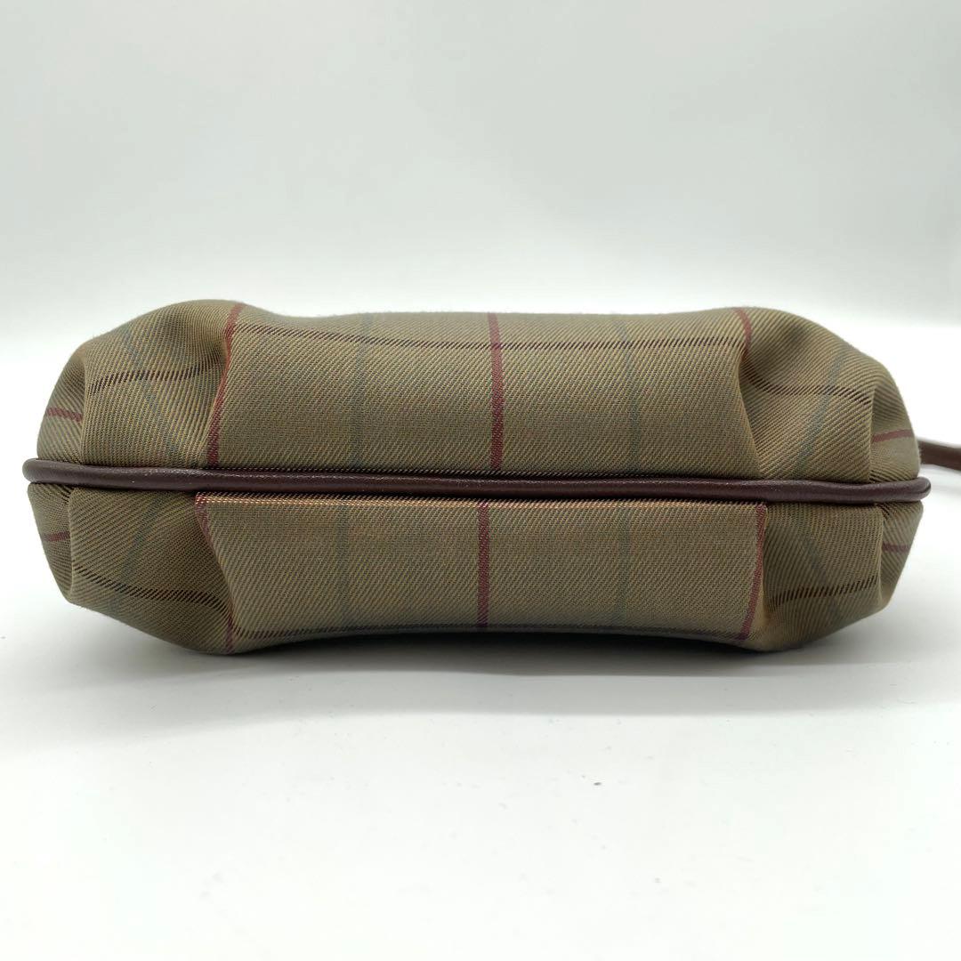 【極美品】バーバリー　ショルダーバッグ　がま口　ホースロゴ　キャンバス　玉虫色