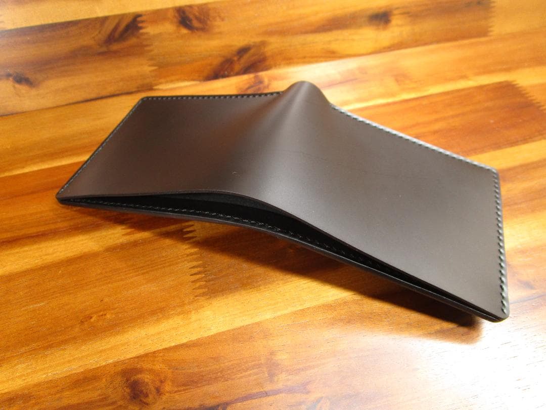 二つ折り財布 コードバン 黒 マット ブラック 財布 手縫い 革財布 上質 高級