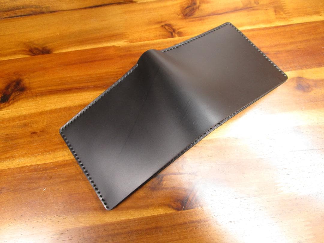 二つ折り財布 コードバン 黒 マット ブラック 財布 手縫い 革財布 上質 高級