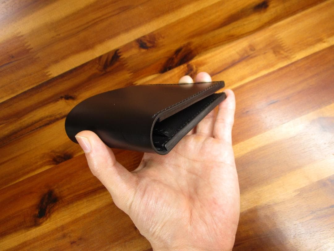 二つ折り財布 コードバン 黒 マット ブラック 財布 手縫い 革財布 上質 高級