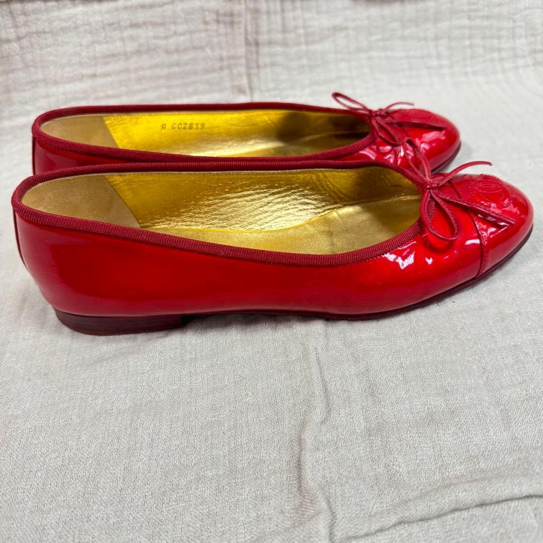 レアカラー　CHANEL 赤　エナメル　バレリーナ　フラットシューズ　パンプス