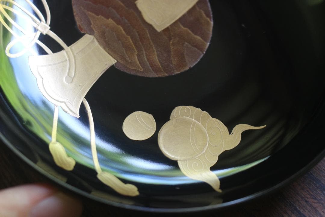 デッドストック！端正な黒漆に極上宝尽くし蒔絵のお椀2点（