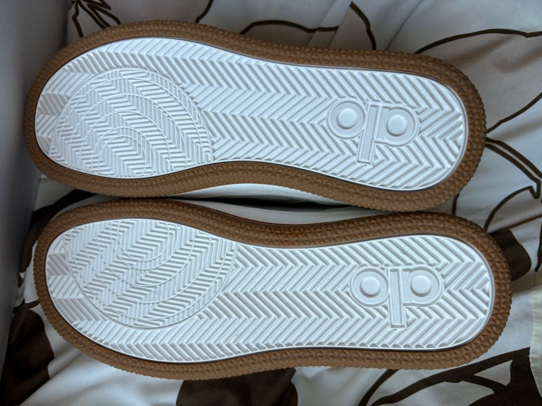 新品未使用alo yoga スニーカー靴Recover Mode ローカット白