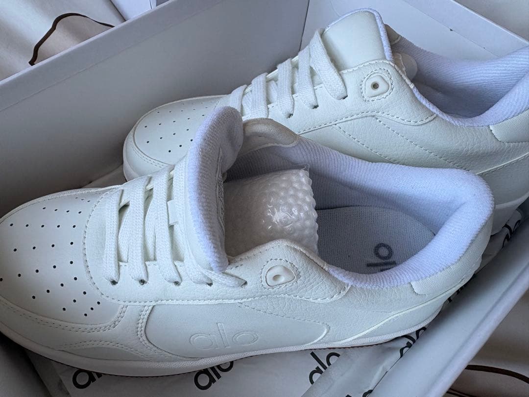 新品未使用alo yoga スニーカー靴Recover Mode ローカット白