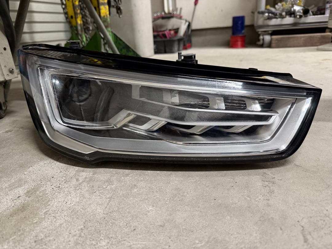 アウディA1右ヘッドライト8X後期