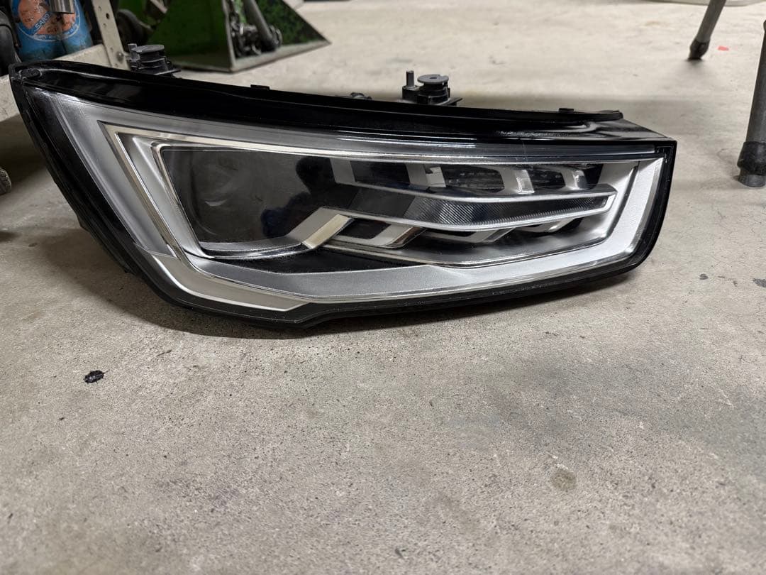 アウディA1右ヘッドライト8X後期