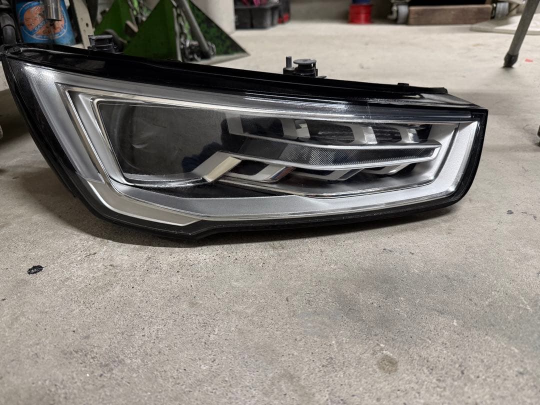 アウディA1右ヘッドライト8X後期