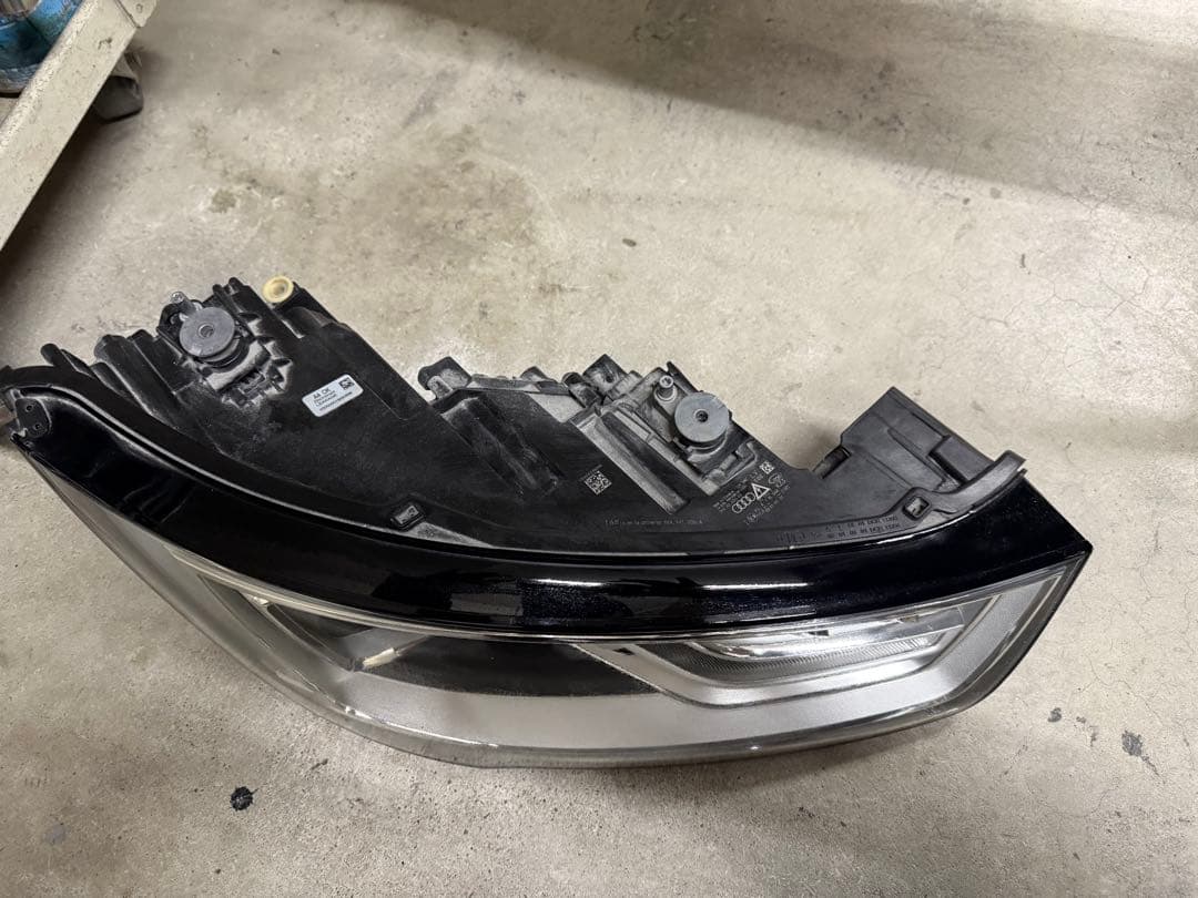 アウディA1右ヘッドライト8X後期
