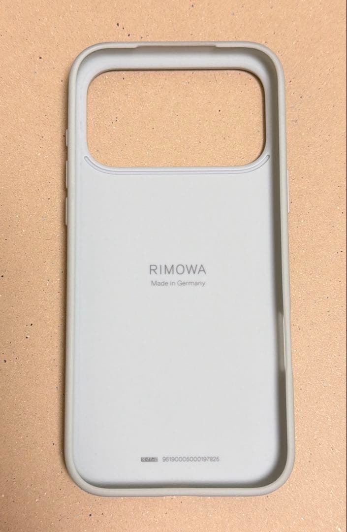 RIMOWA iPhoneケース iPhone17ProMax用 シルバー