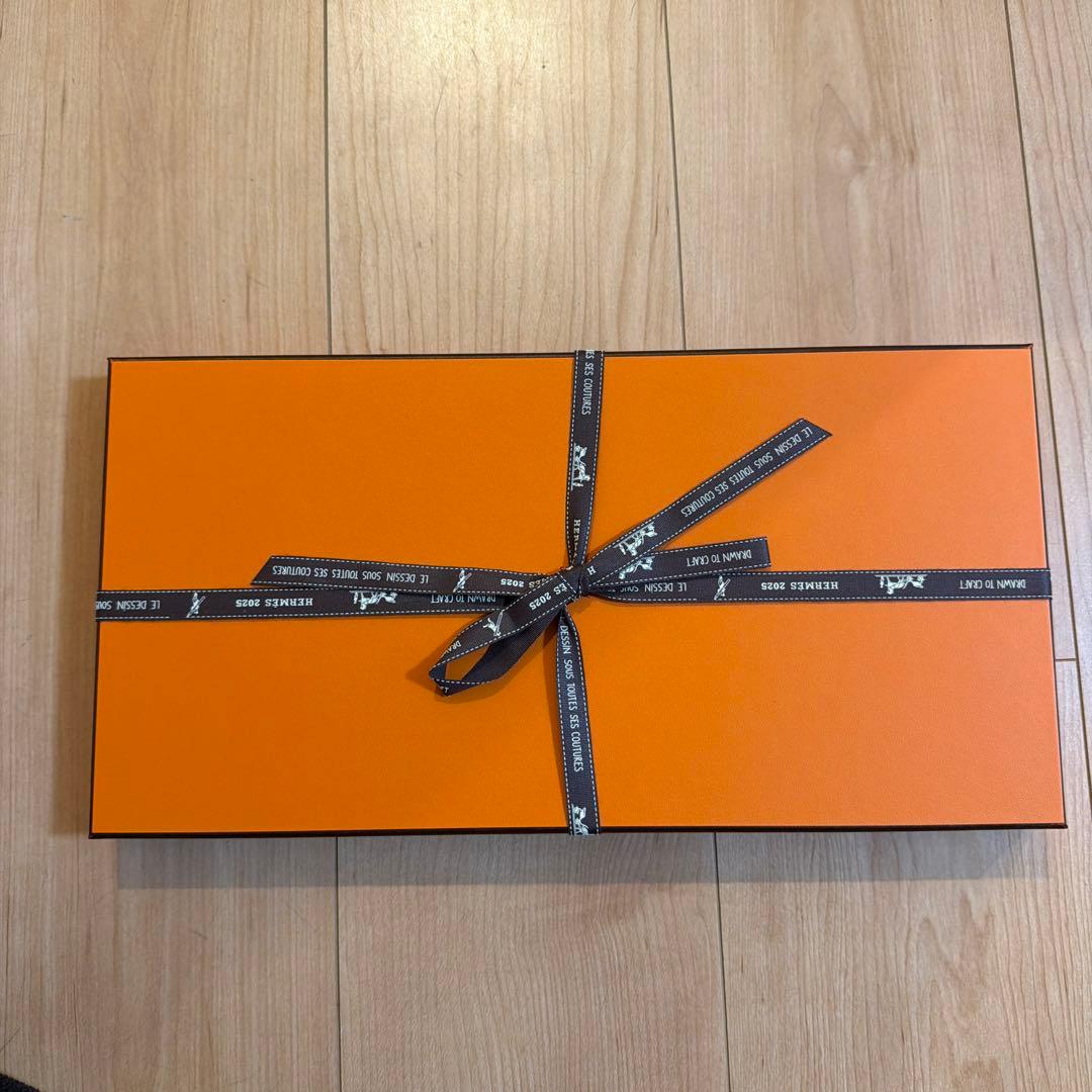 新品・2025AW　エルメス　カシシル140　シュヴァルドゥクールバンダナ　白黒