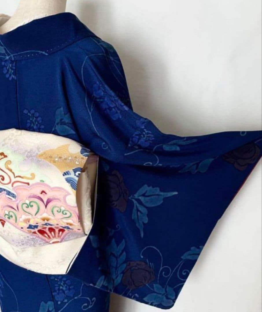 新春大特価　美品　着物単品　濃藍の小紋　身丈157cm　縮緬　夢二の世界