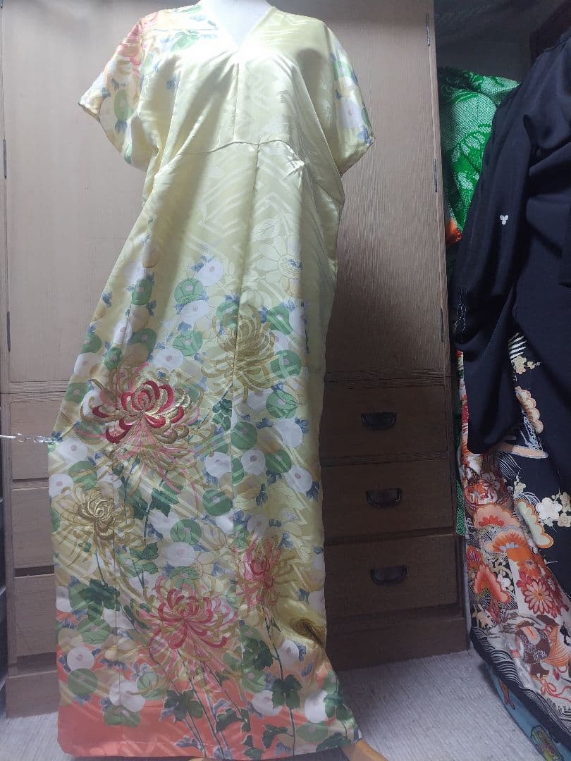 orihime振袖絹ストール付きリメイクワンピースです。