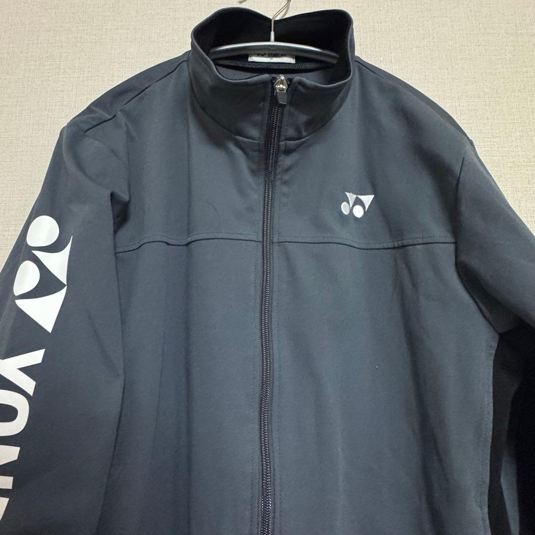 ヨネックス　バドミントンウォームアップウェア　グレー　Mユニ　フィット　腕ロゴ