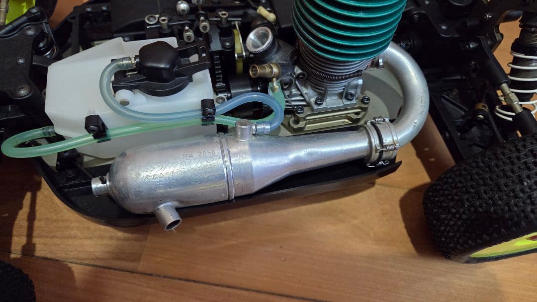 ラジコン エンジンカー ホットボディーズ D8 未走行シャーシ