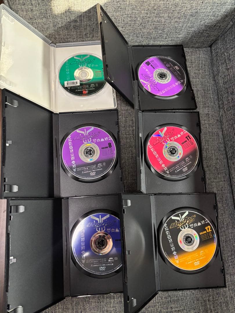 仮面ライダークウガ　レンタル落ちDVD 全12巻セット　おまけクリアポスター