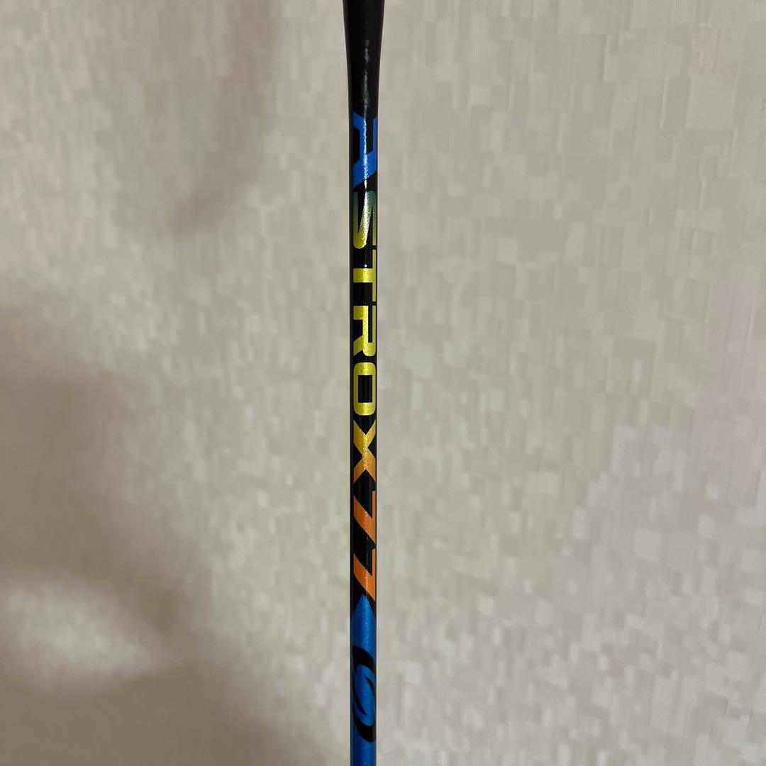 ASTROX 77 バドミントンラケット 4UG5